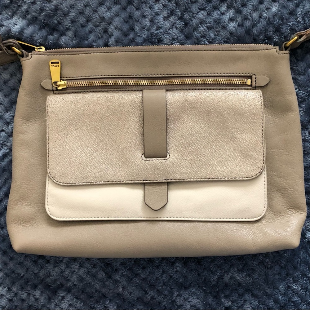 FOSSIL Kinley Leather Purse Crossover Classic Contemporary Grey Beige Strap EUC